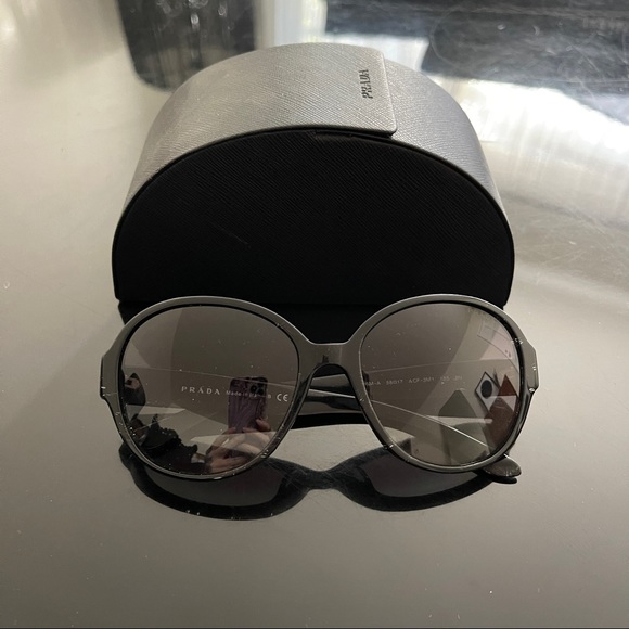 Prada sunglasses - Picture 2 of 5